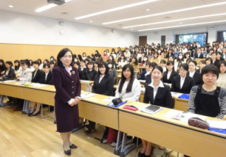 東京地区（第2回）における一宮人事院総裁による開会挨拶の様子