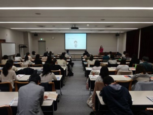 早稲田大学での講演の様子を写した写真