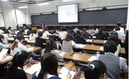 一橋大学での講演の様子